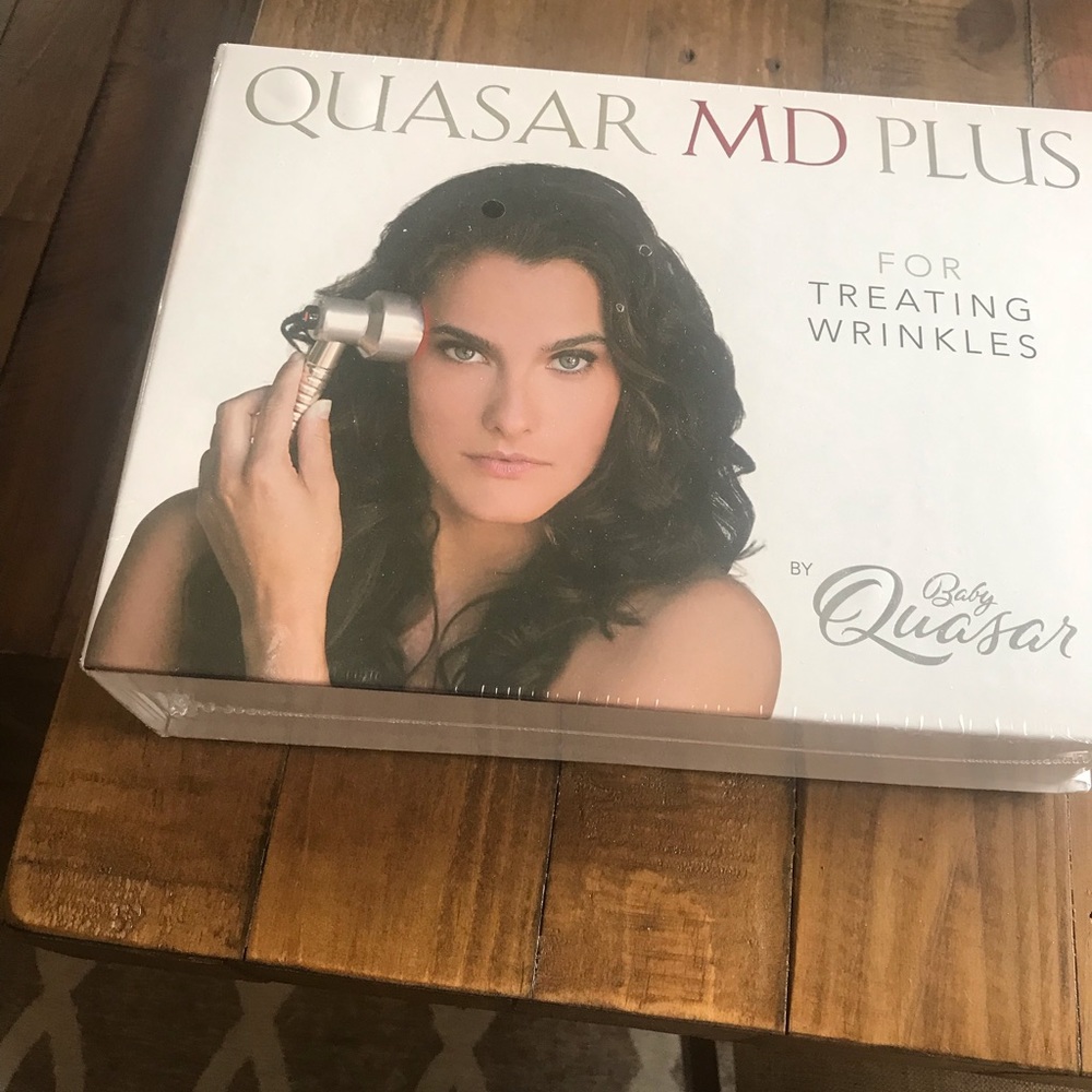NIB Quasar MD Plus Red Light Skincare Device